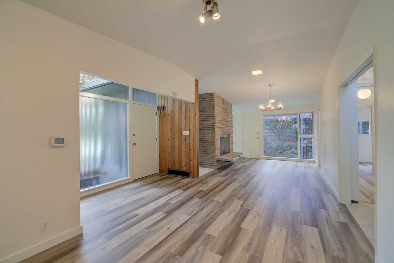 8241 45th Ave Ne - Photo 7 of 40