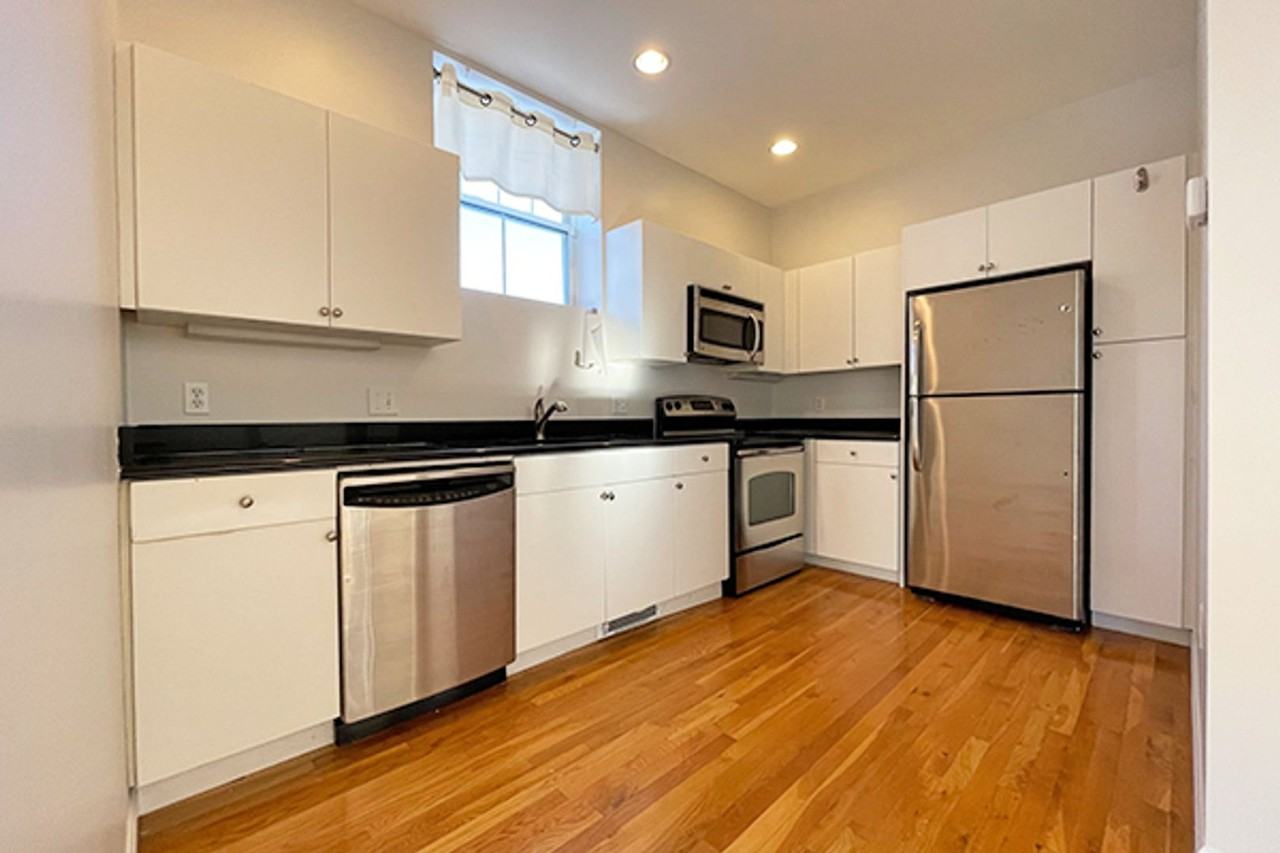 10 Barton Sq - Photo 2 of 14