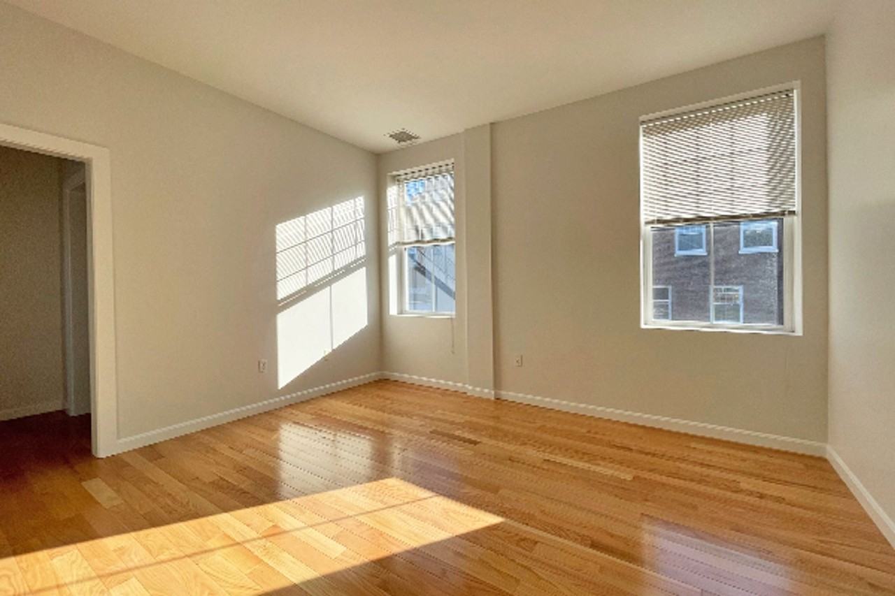 10 Barton Sq - Photo 3 of 14