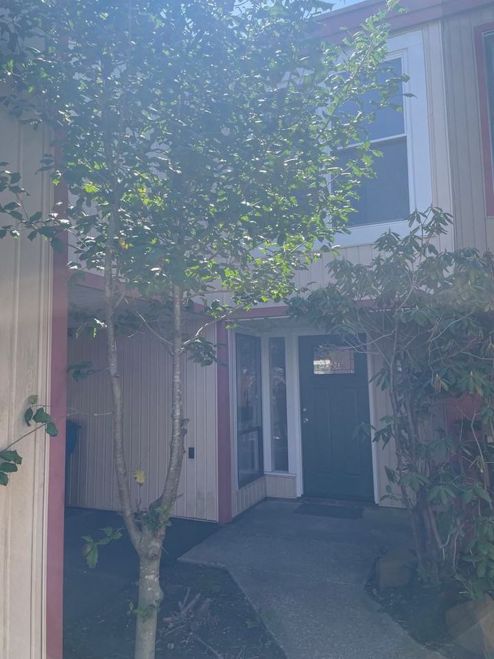 17 Log Pond Dr - Photo 2 of 37