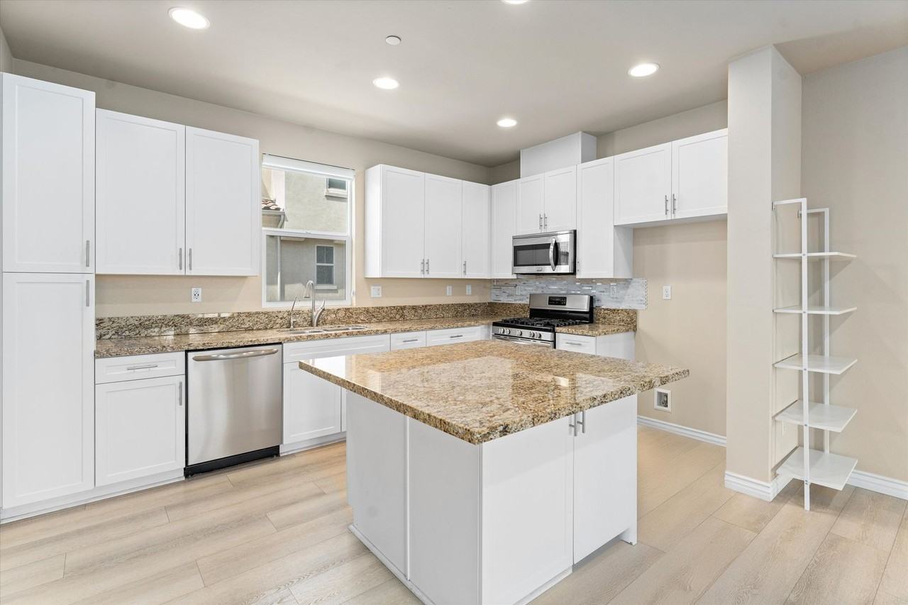 2651 W Lincoln Ave #17 - Photo 4 of 40
