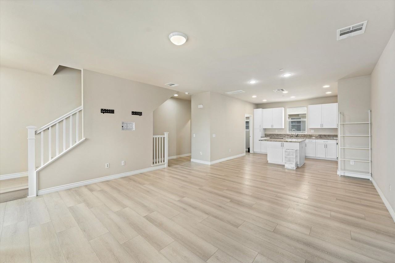 2651 W Lincoln Ave #17 - Photo 5 of 40