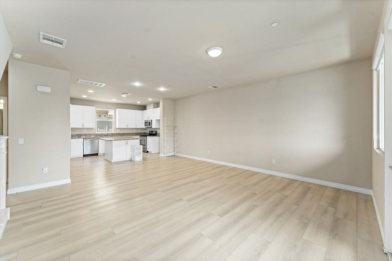 2651 W Lincoln Ave #17 - Photo 6 of 40