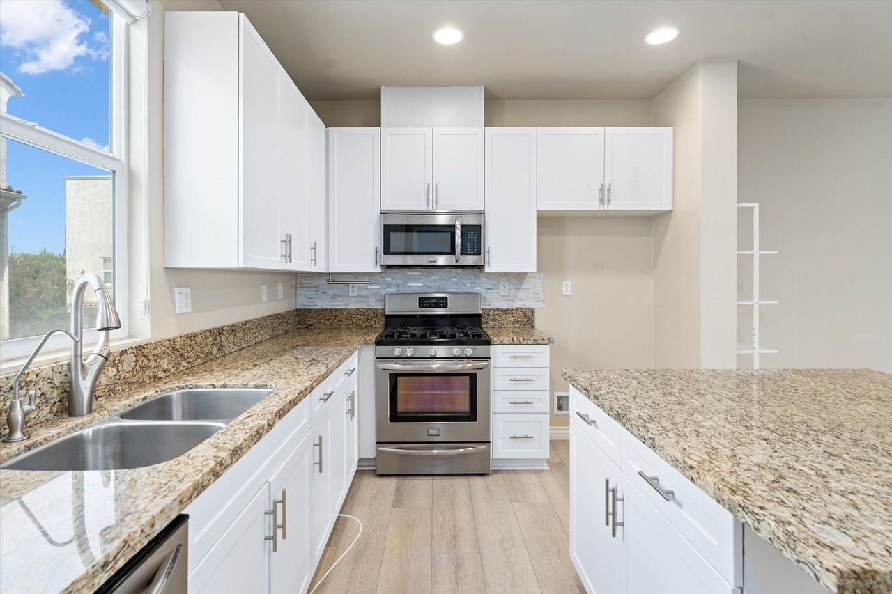 2651 W Lincoln Ave #17 - Photo 7 of 40