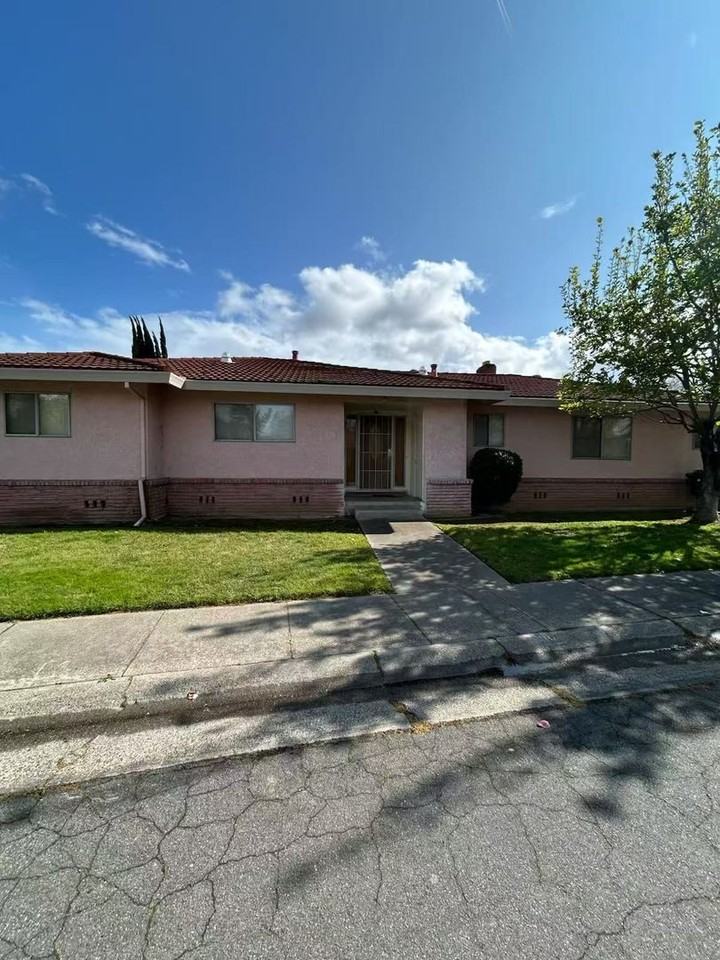 916 Bell Air Dr - Photo 3 of 13