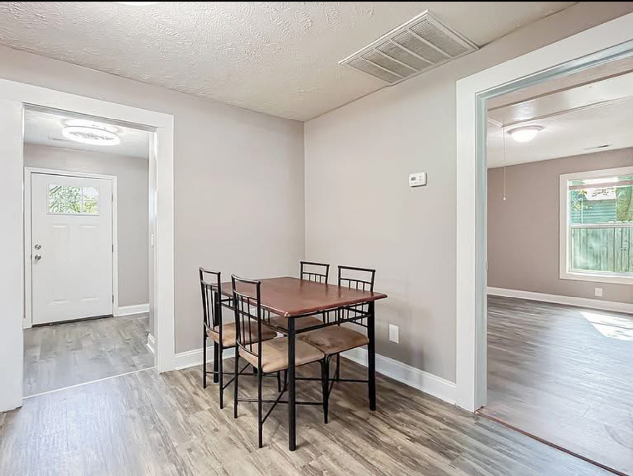 115 Baker St - Photo 3 of 25