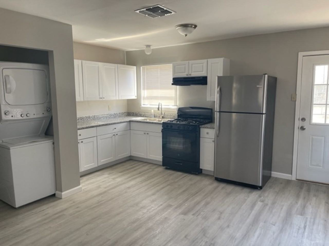 206 Marmok Ave - Photo 3 of 15