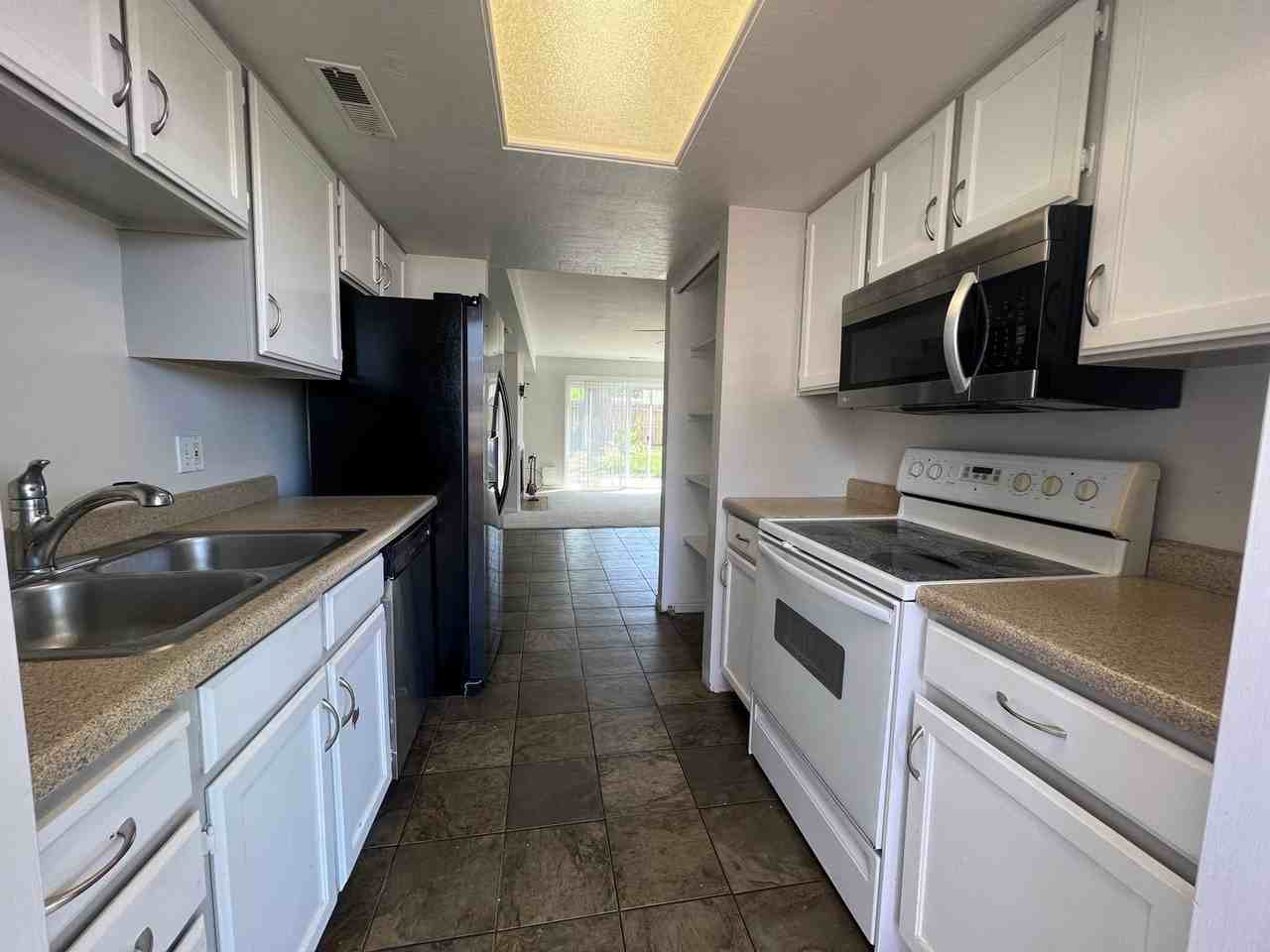 831 Summer Tree Dr - Photo 2 of 10