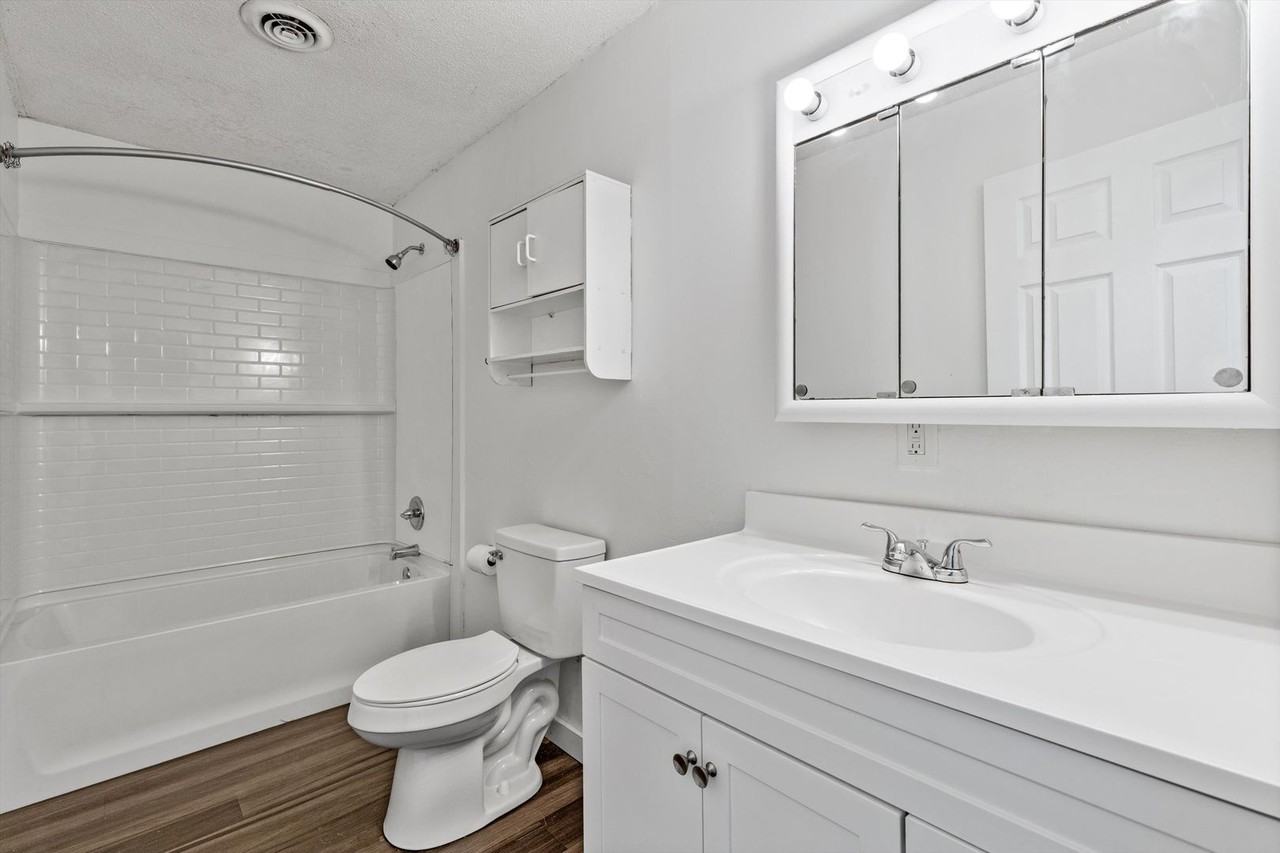 2205 Island Blvd - Photo 2 of 30