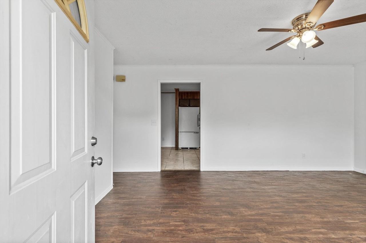 2205 Island Blvd - Photo 3 of 30