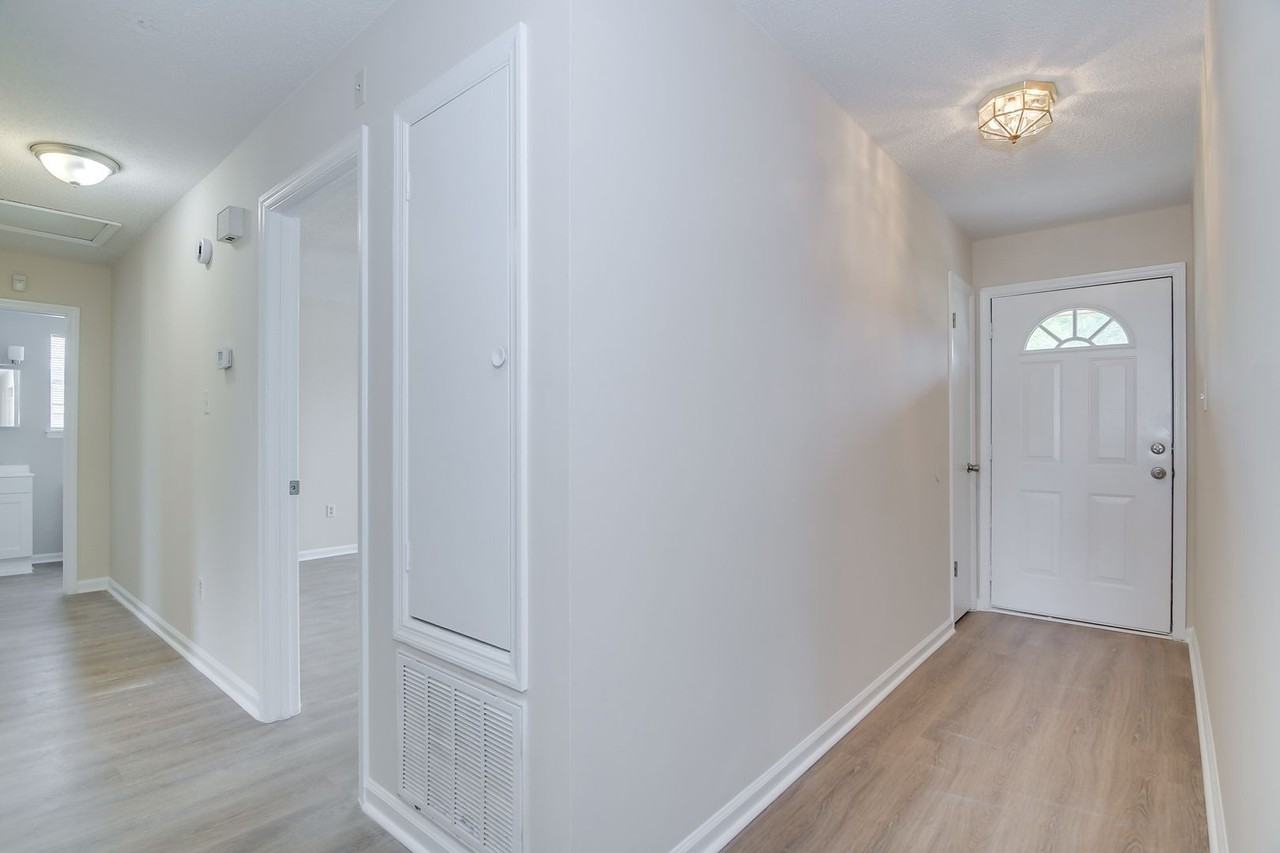 150 Thomas Dr - Photo 4 of 27