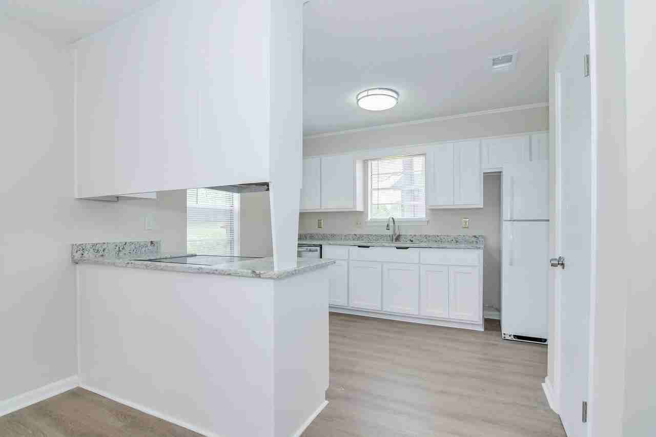 150 Thomas Dr - Photo 6 of 27