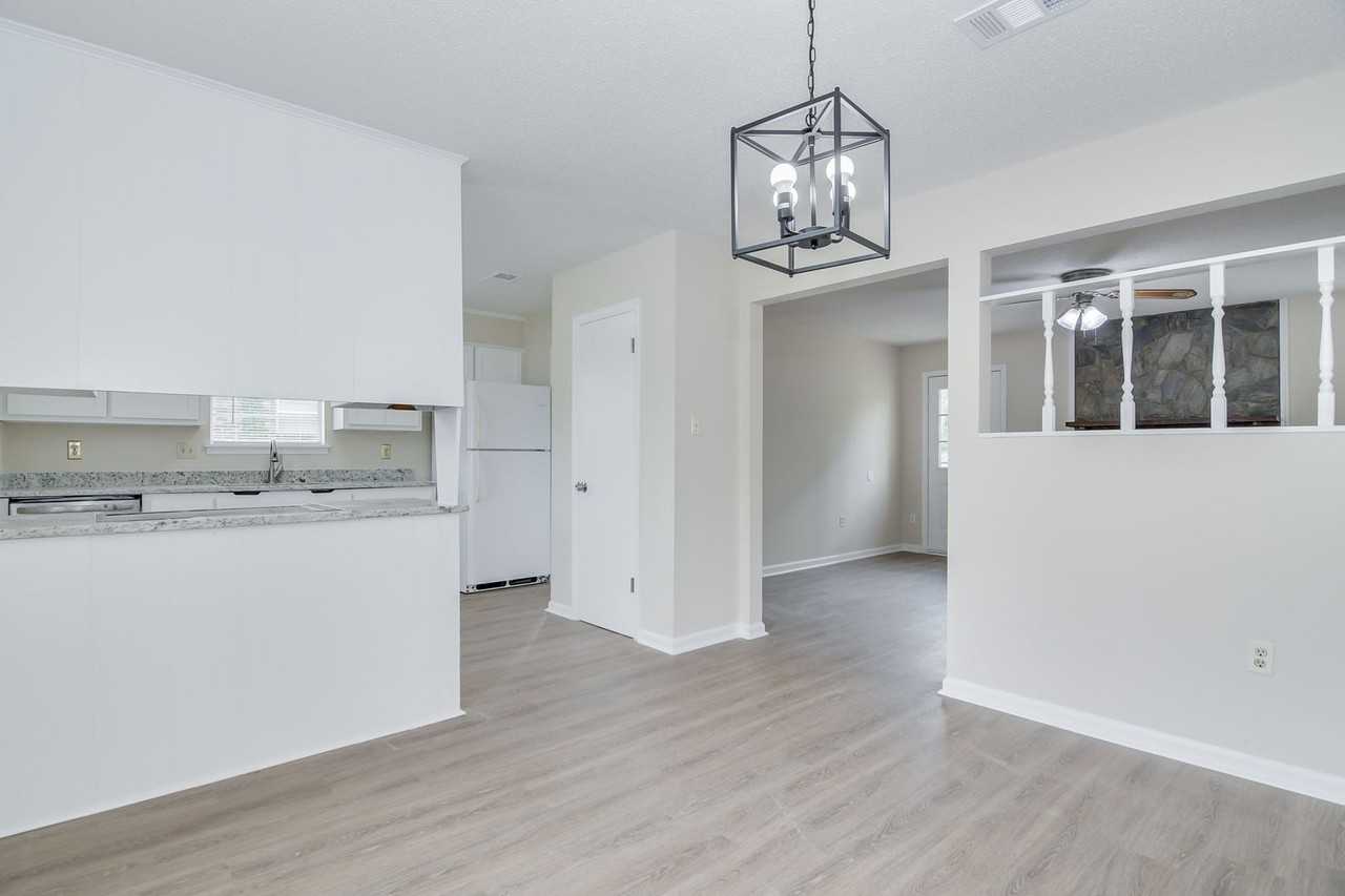 150 Thomas Dr - Photo 7 of 27