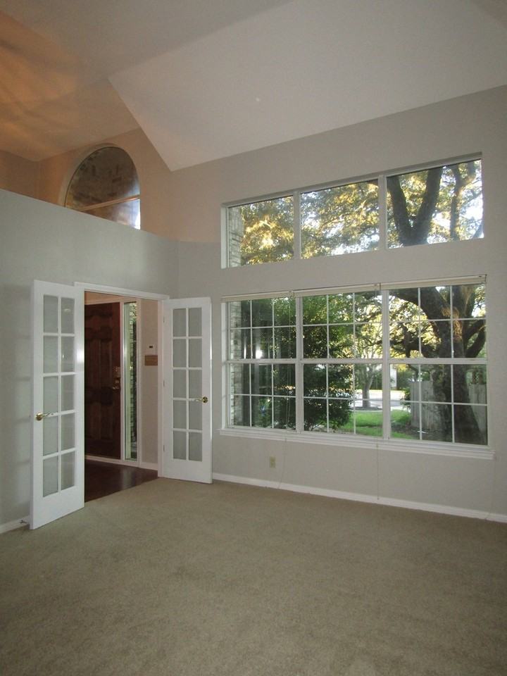 10602 Cranford Ct - Photo 7 of 39