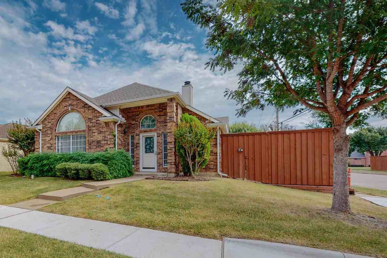 2702 Garden Springs Dr - Photo 3 of 36