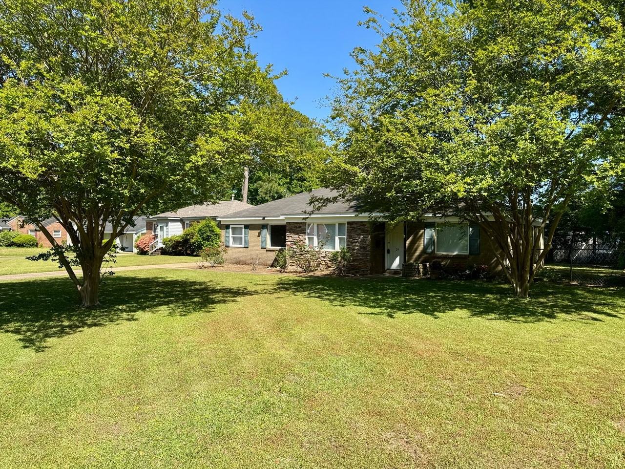 24 Holliday Dr - Photo 3 of 36