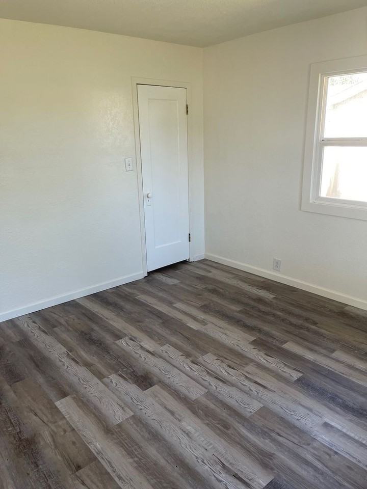 2134 White Ave - Photo 4 of 10