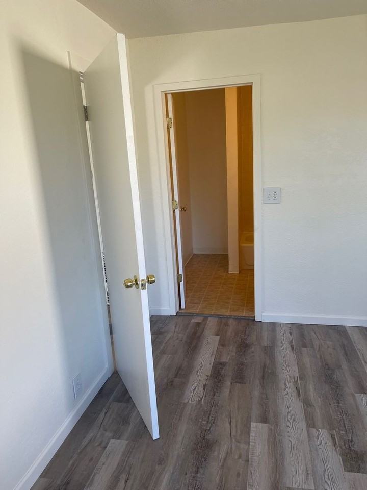 2134 White Ave - Photo 6 of 10