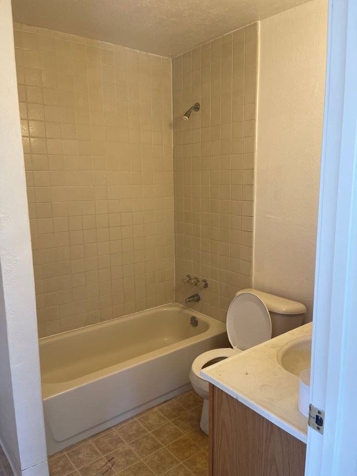 2134 White Ave - Photo 7 of 10