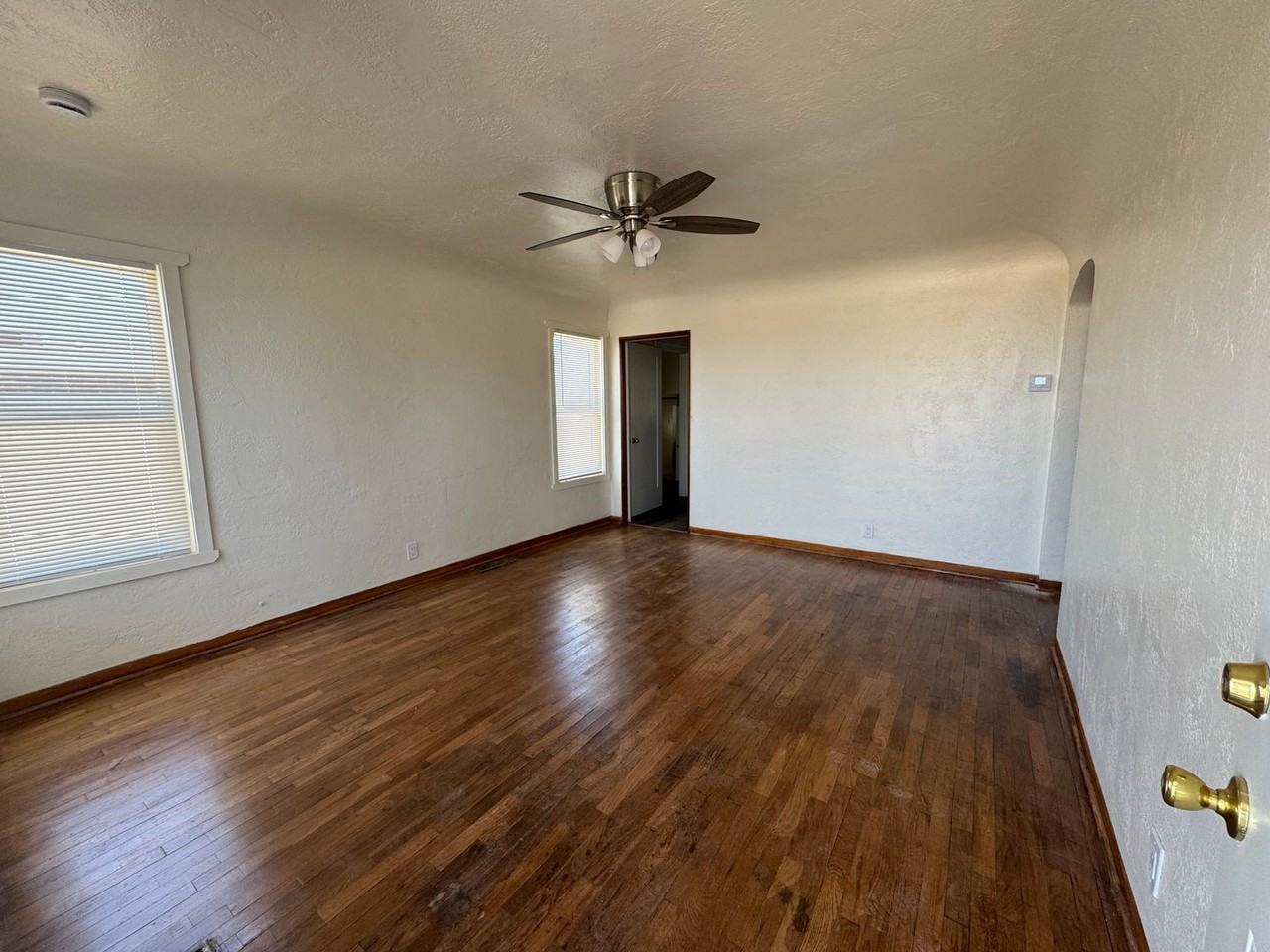 1604 W Juniper St - Photo 2 of 11