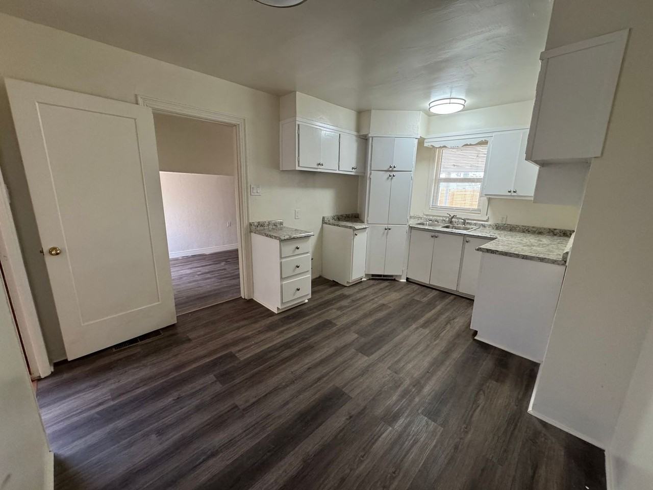 1604 W Juniper St - Photo 5 of 11