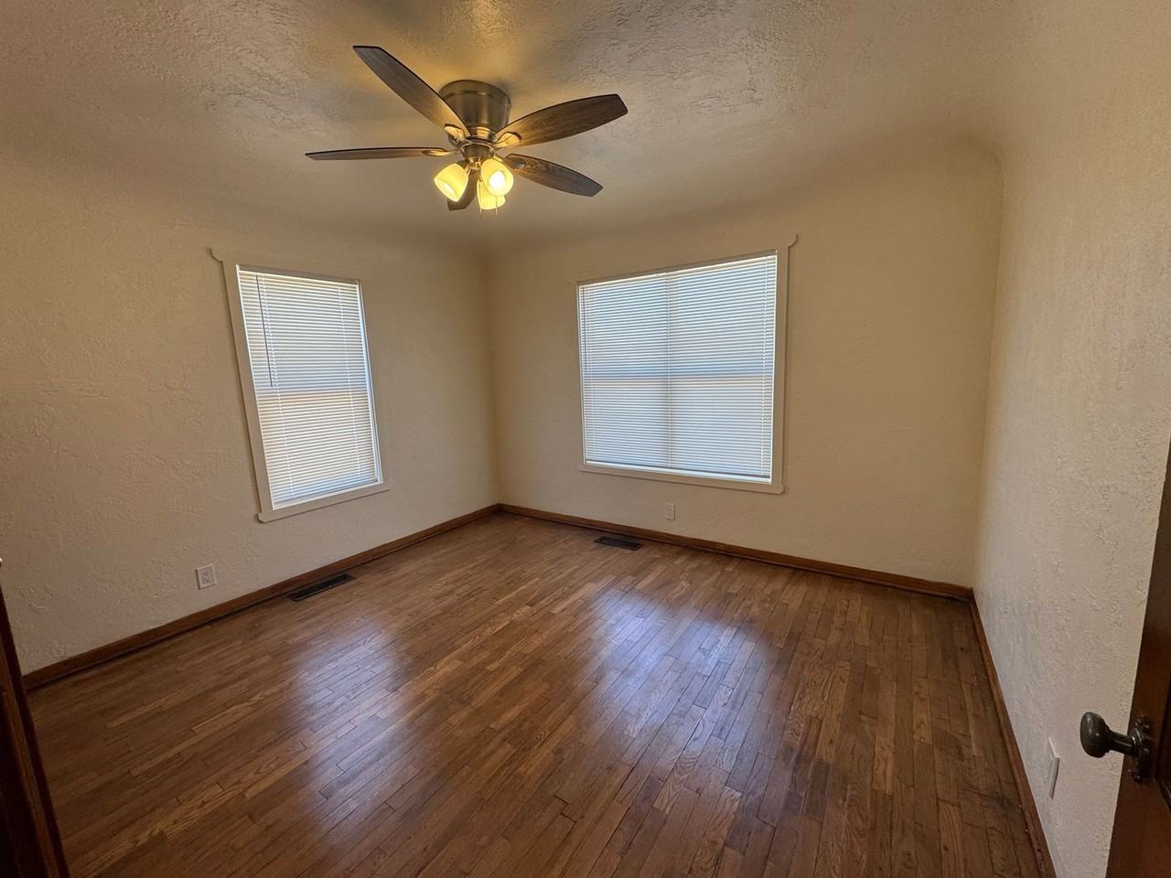 1604 W Juniper St - Photo 6 of 11