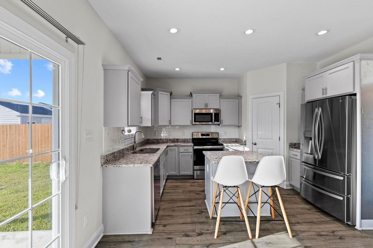 429 Nantucket Trl - Photo 6 of 26