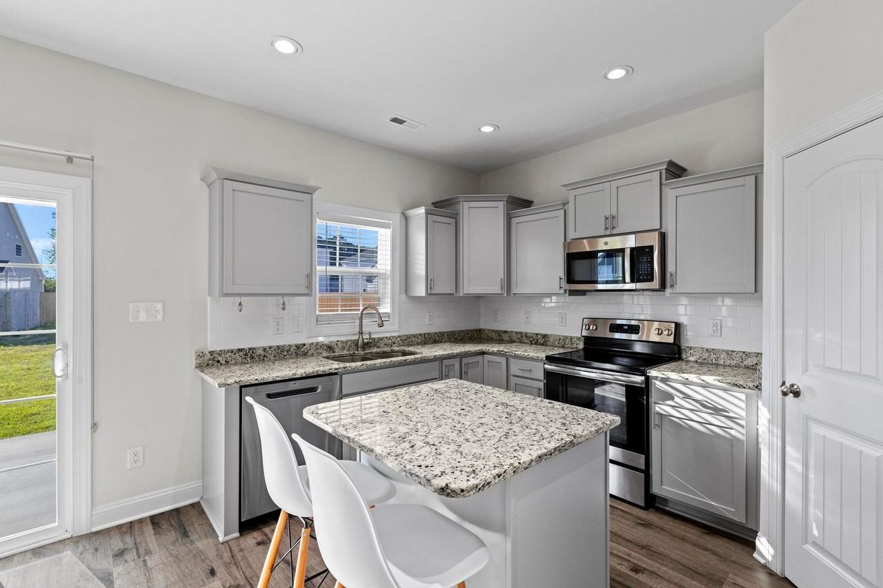 429 Nantucket Trl - Photo 7 of 26