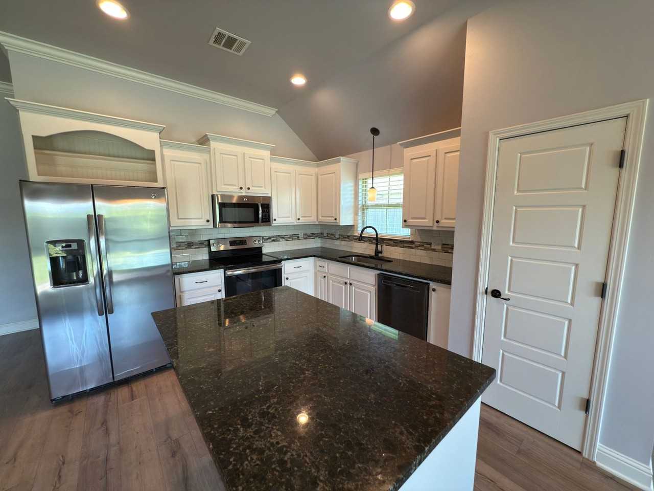 15020 Canyon Hill Dr - Photo 3 of 31