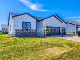 featured image of 650 Nw Rosemont Dr