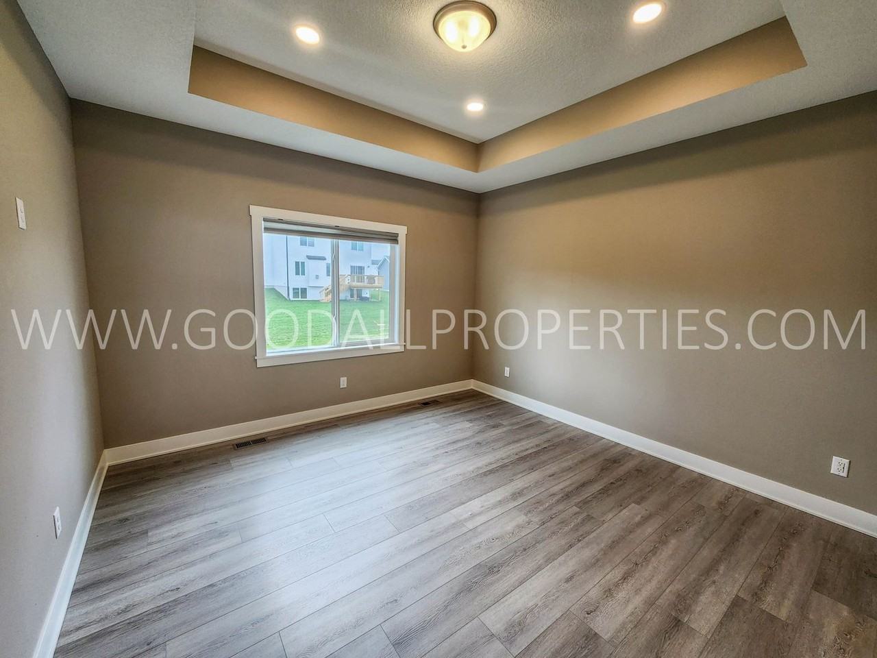 650 Nw Rosemont Dr - Photo 6 of 17