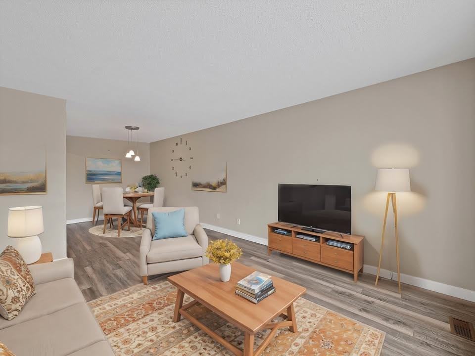 95 Stoney Brook Cres #1 - Photo 2 of 28