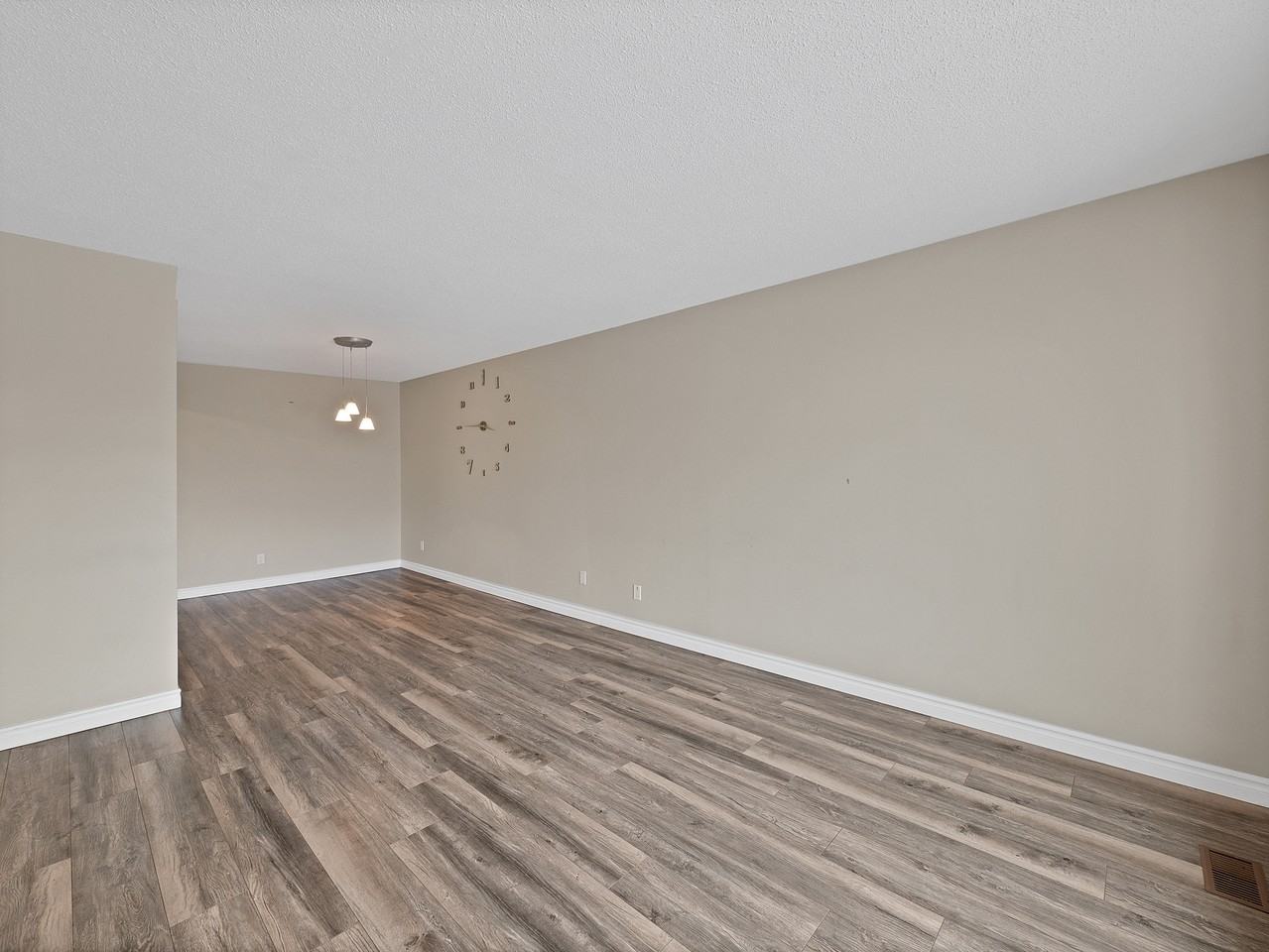 95 Stoney Brook Cres #1 - Photo 3 of 28