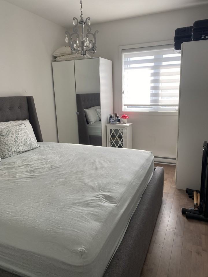 191 Avenue Brock Sud #303 - Photo 2 of 13