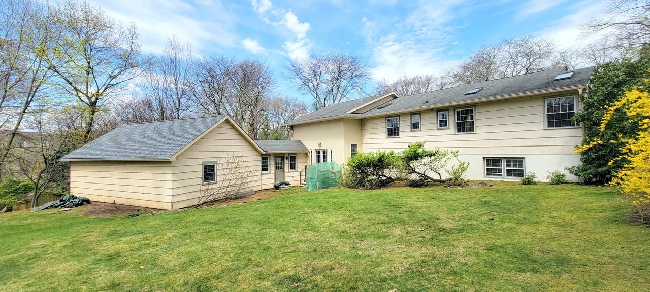 571 Knollwood Road - Photo 2 of 37