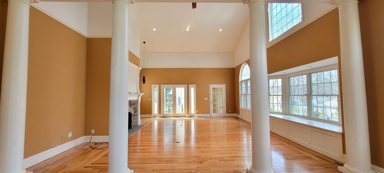 571 Knollwood Road - Photo 3 of 37