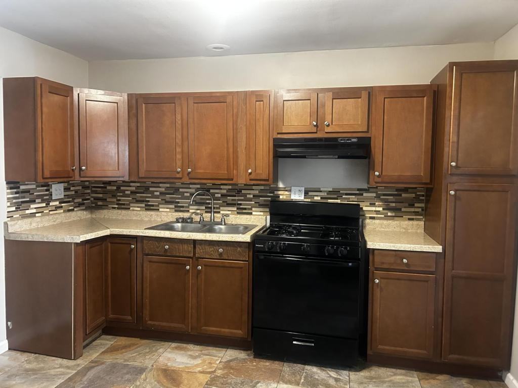 5300 Grove Ave - Photo 3 of 11