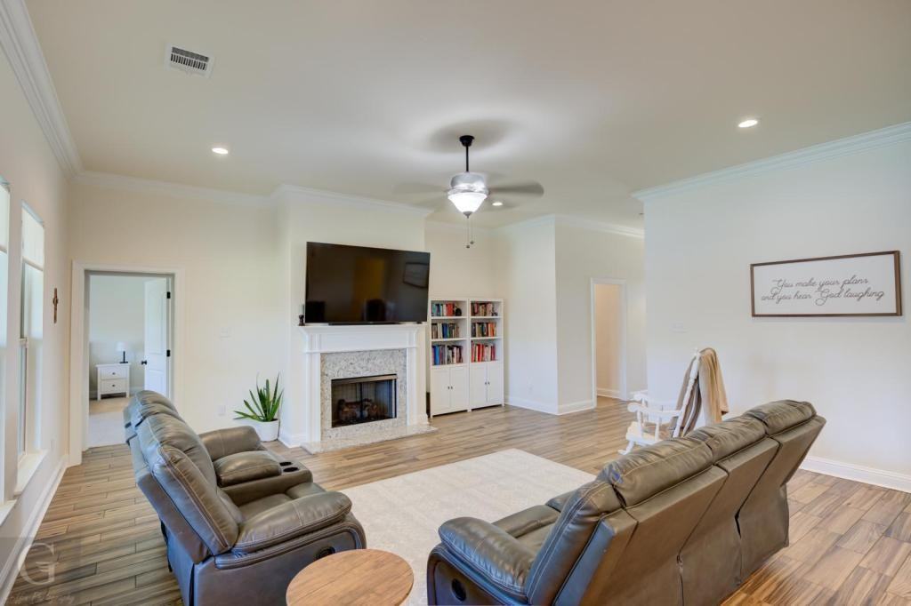 725 Esau Ave - Photo 6 of 23