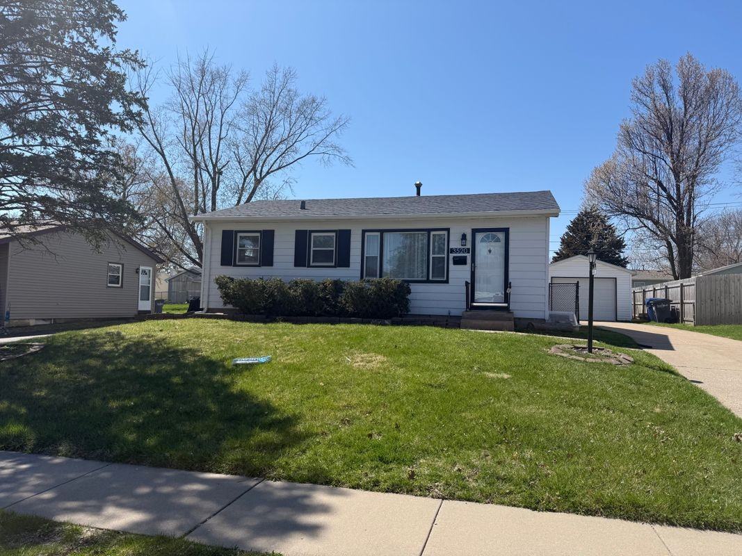 3520 Greenbrier Dr - Photo 2 of 2