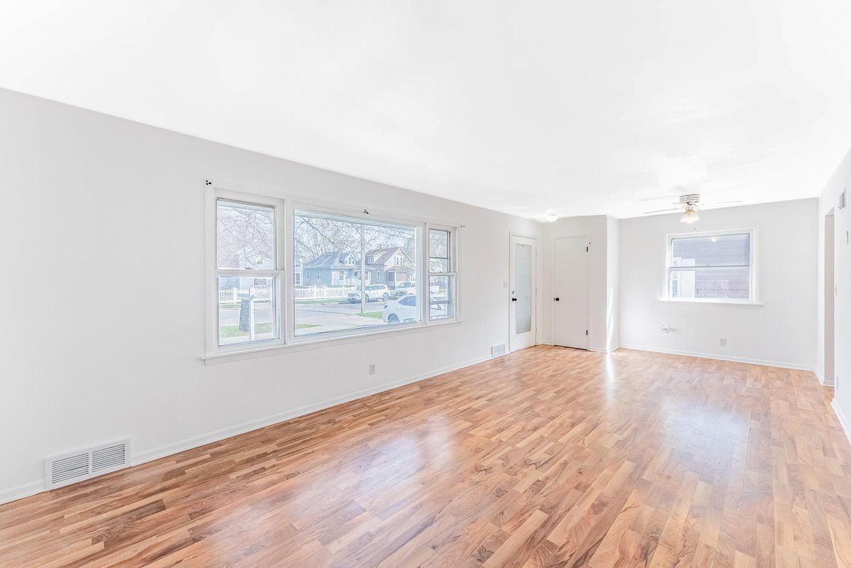 825 Douglas Ave - Photo 2 of 9