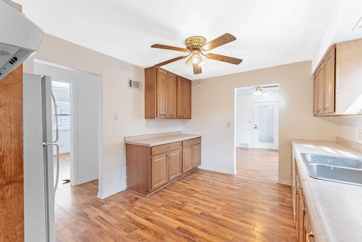 825 Douglas Ave - Photo 3 of 9