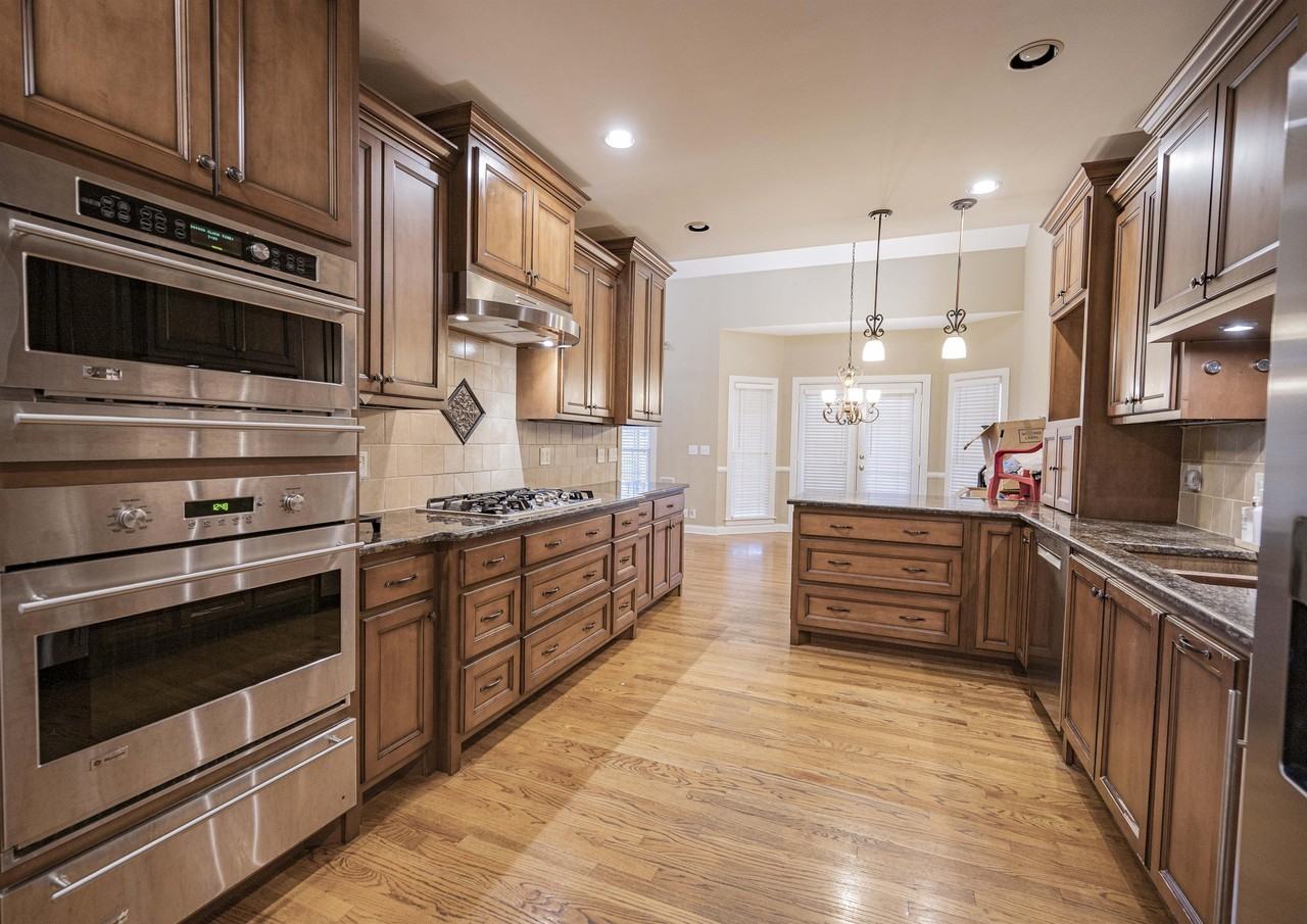 6201 Banbury Sta - Photo 3 of 36