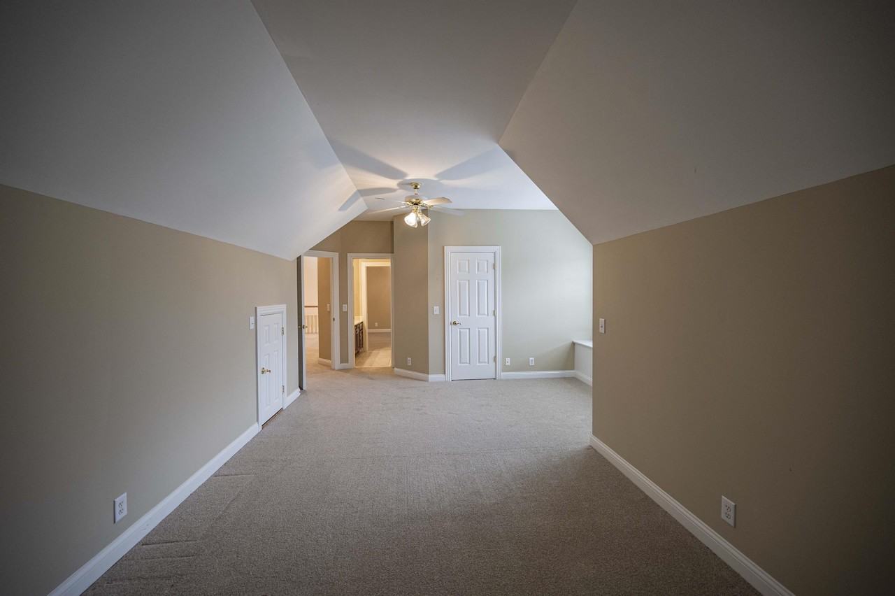 6201 Banbury Sta - Photo 2 of 36