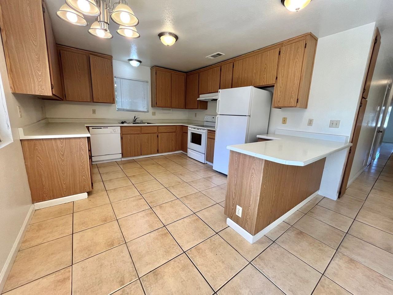 0733 - 3 Braydon Ct - Photo 4 of 6