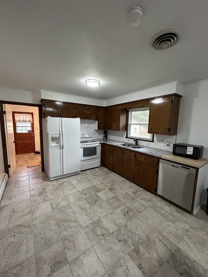 10007 Friendship Rd - Photo 3 of 22