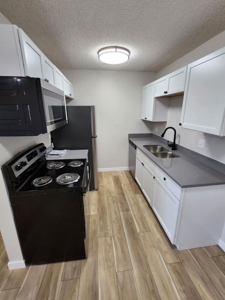 2121 Greene St - Photo 2 of 10