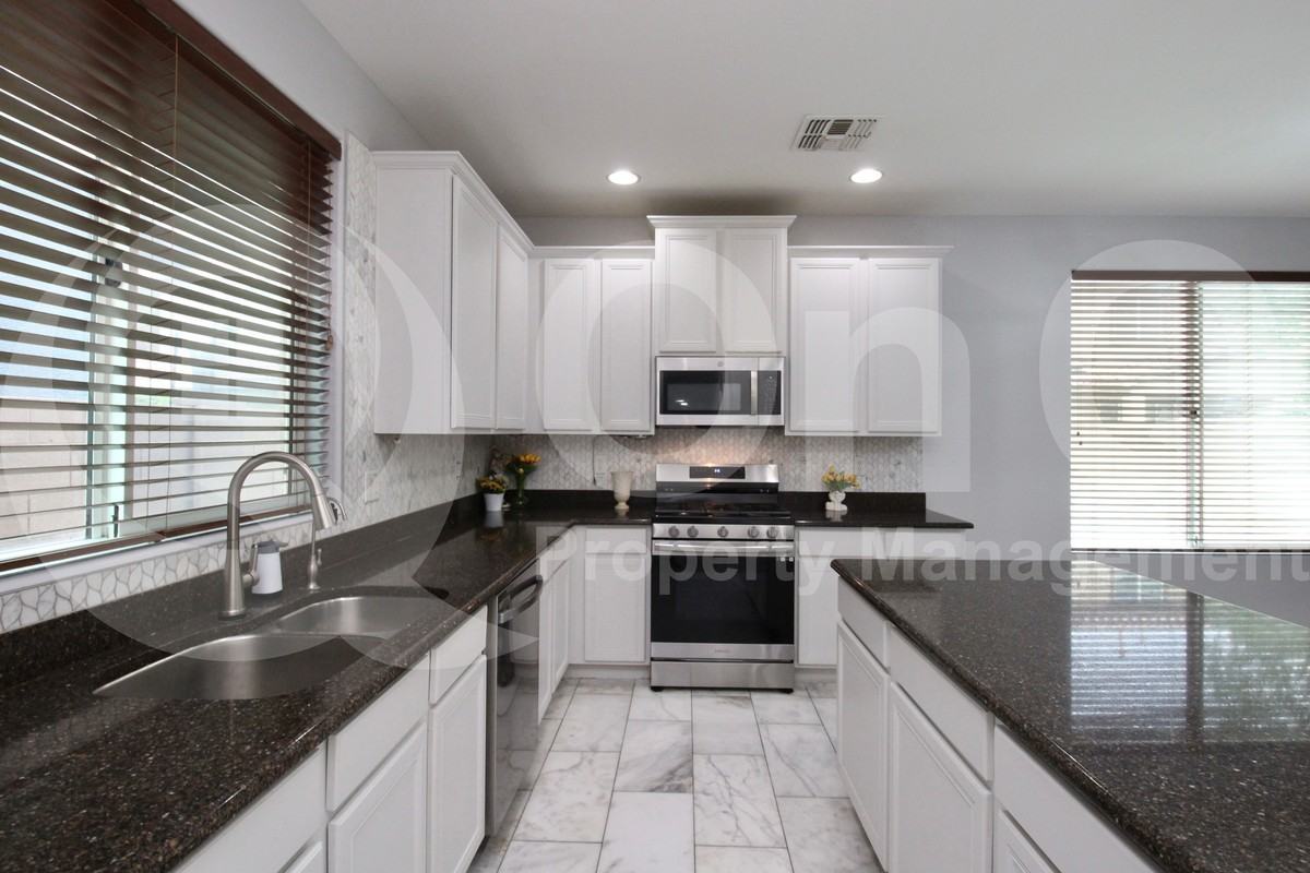 3340 E Cheyenne St - Photo 3 of 41