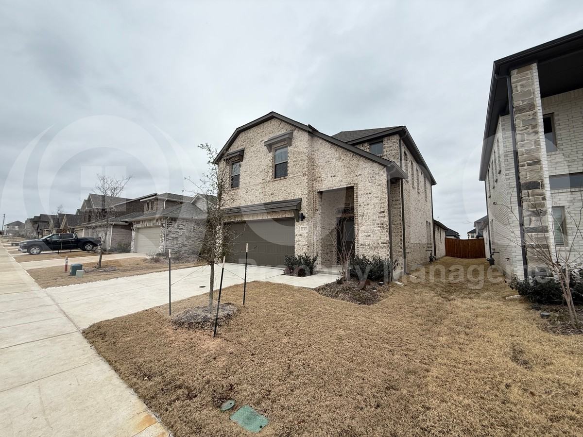 215 Caliber Court - Photo 2 of 26