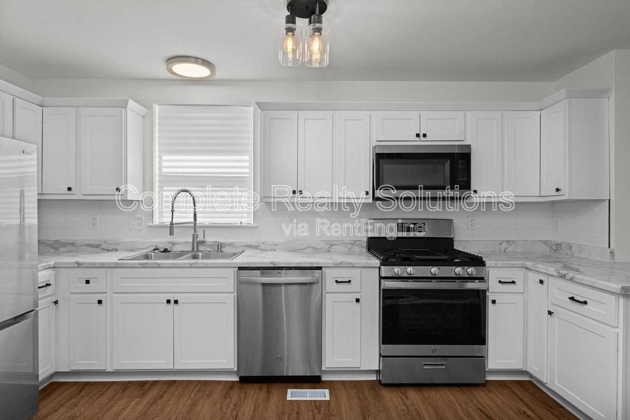 2114 Edmund Ave - Photo 2 of 37