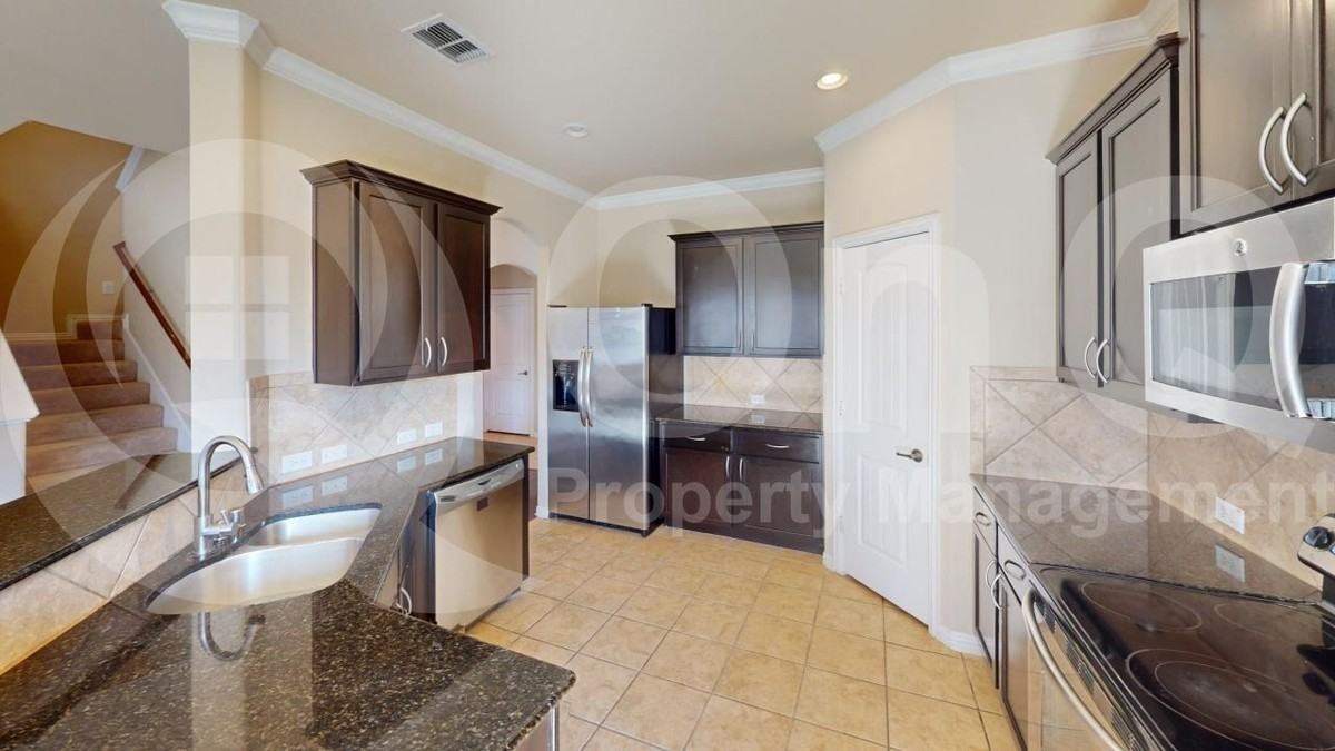 5804 Valley Haven Way - Photo 3 of 26